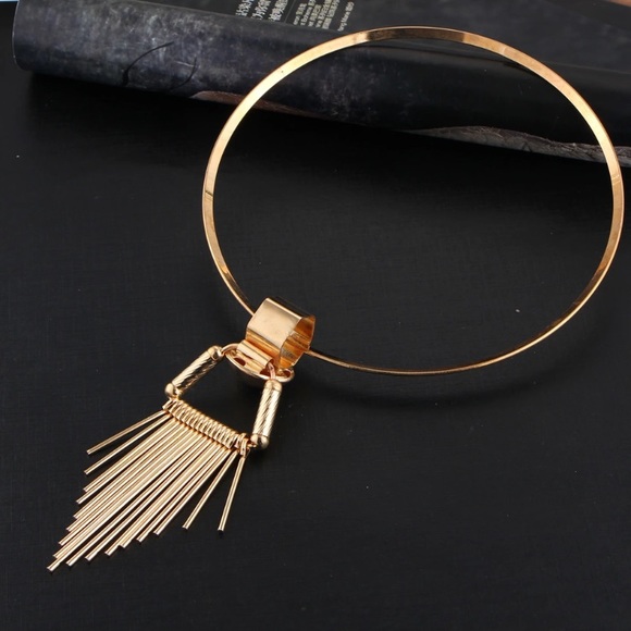 Gold metal tassel pendant bib necklace - Picture 3 of 3