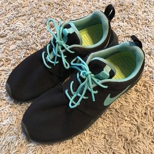 Nike mesh running shoes women's sz 9