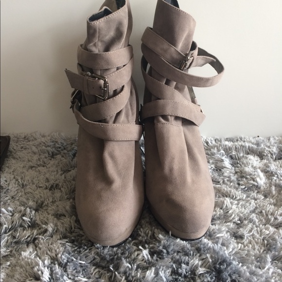 Slouchy greyish taupe booties - Picture 2 of 5