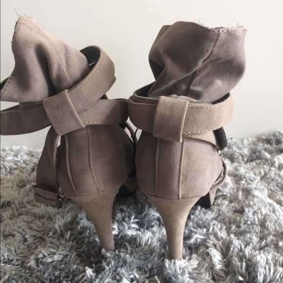 Slouchy greyish taupe booties - Picture 5 of 5
