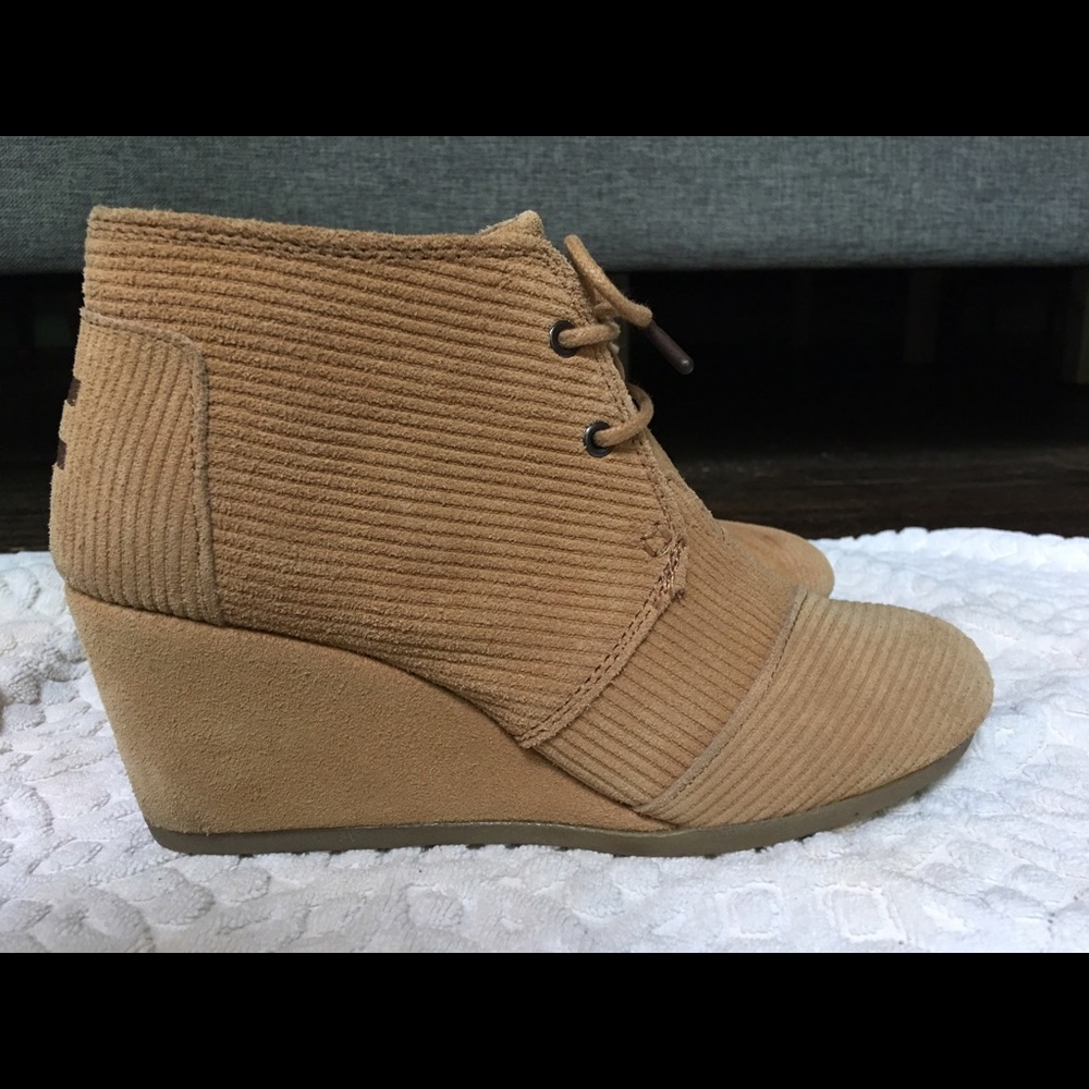 Desert Wedge booties by Toms