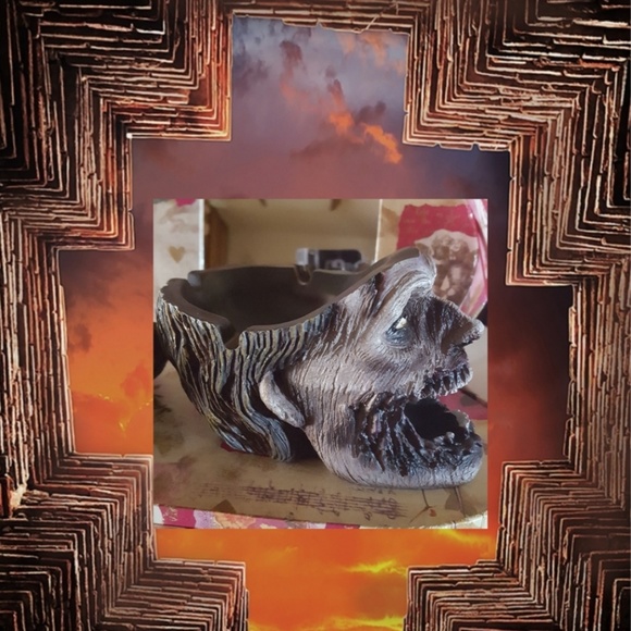 ZOMBIE HEAD ASHTRAY - Picture 3 of 4