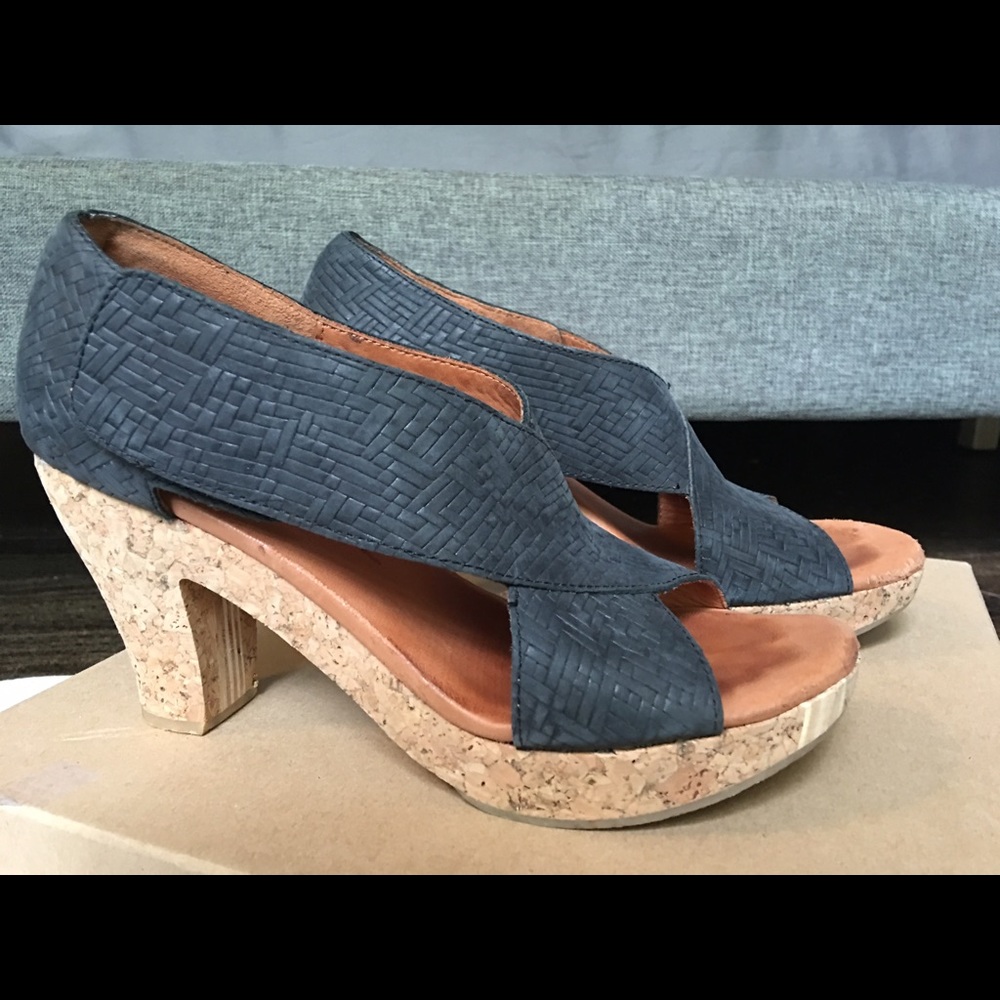 Gentle Souls Sun Dae woven heels