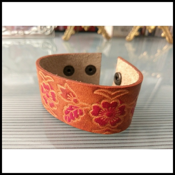 Handtooled/Painted Leather Floral Bracelet - Picture 1 of 4