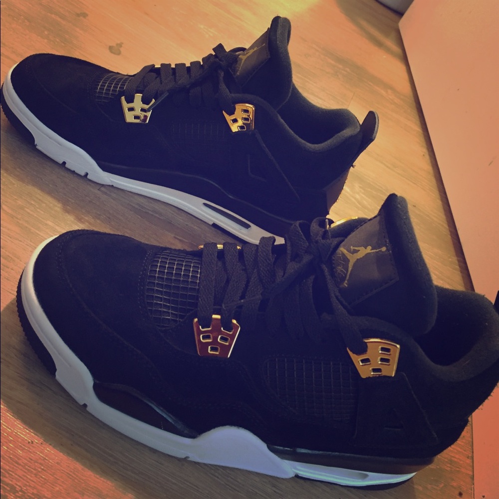 ‼️SOLD‼️💛gold and gold retro Jordan's🌟
