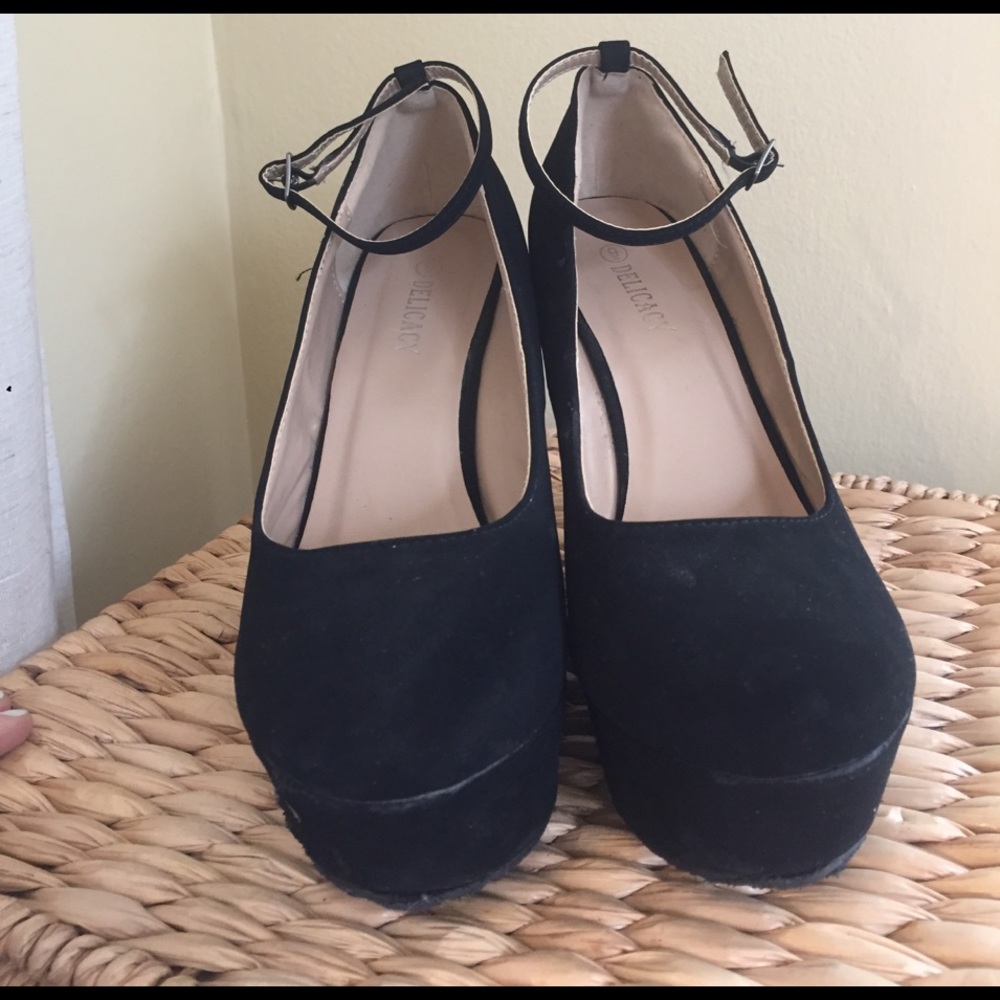 Size 9 Wedges - Picture 3 of 6