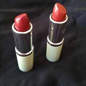 Set of two Clinique lipsticks