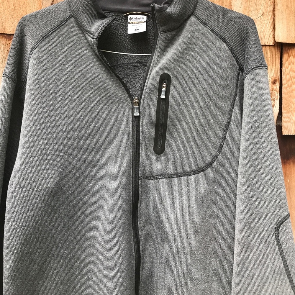 COLUMBIA SPORTWEAR CO quarter zip pullover