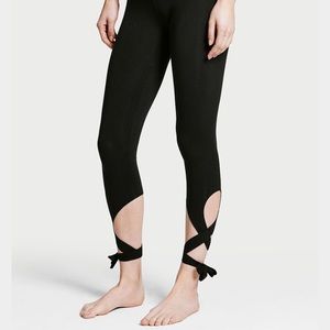 SOLD VS Knockout leggings - NEW