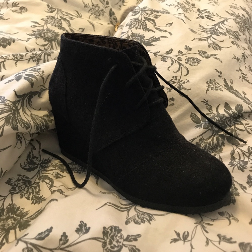 Black wedge bootie