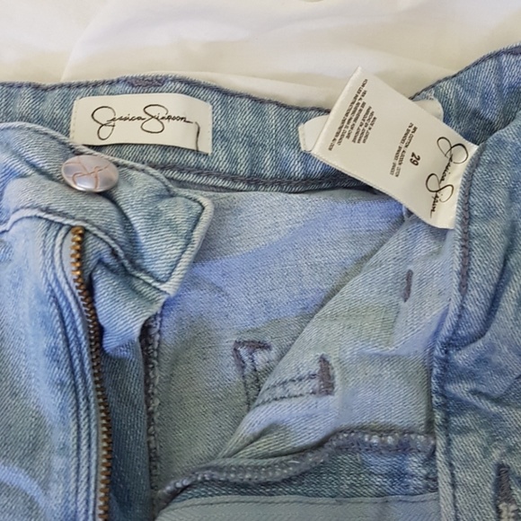 Shorts - Picture 2 of 4