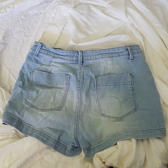 Shorts - Picture 4 of 4