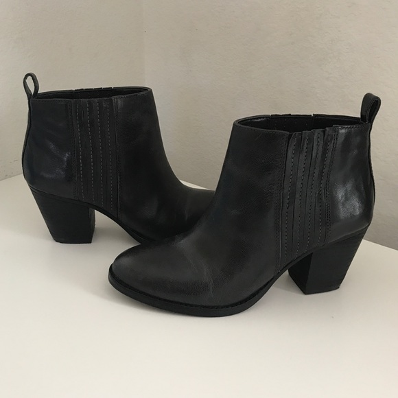 Nine West Shoes - ✨✨$22✨✨NEW Nine West Leather Ankle Boots
