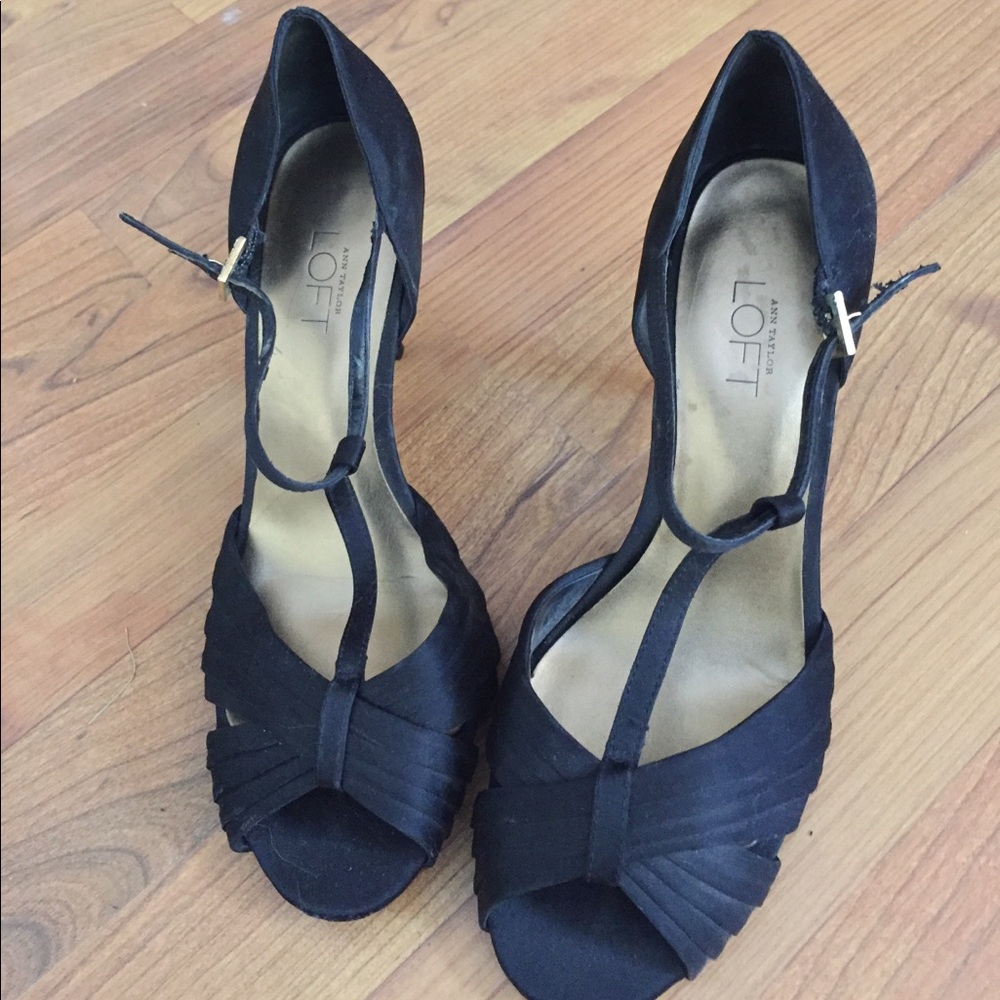 Anne Taylor Womens 7.5 high heel black shoes