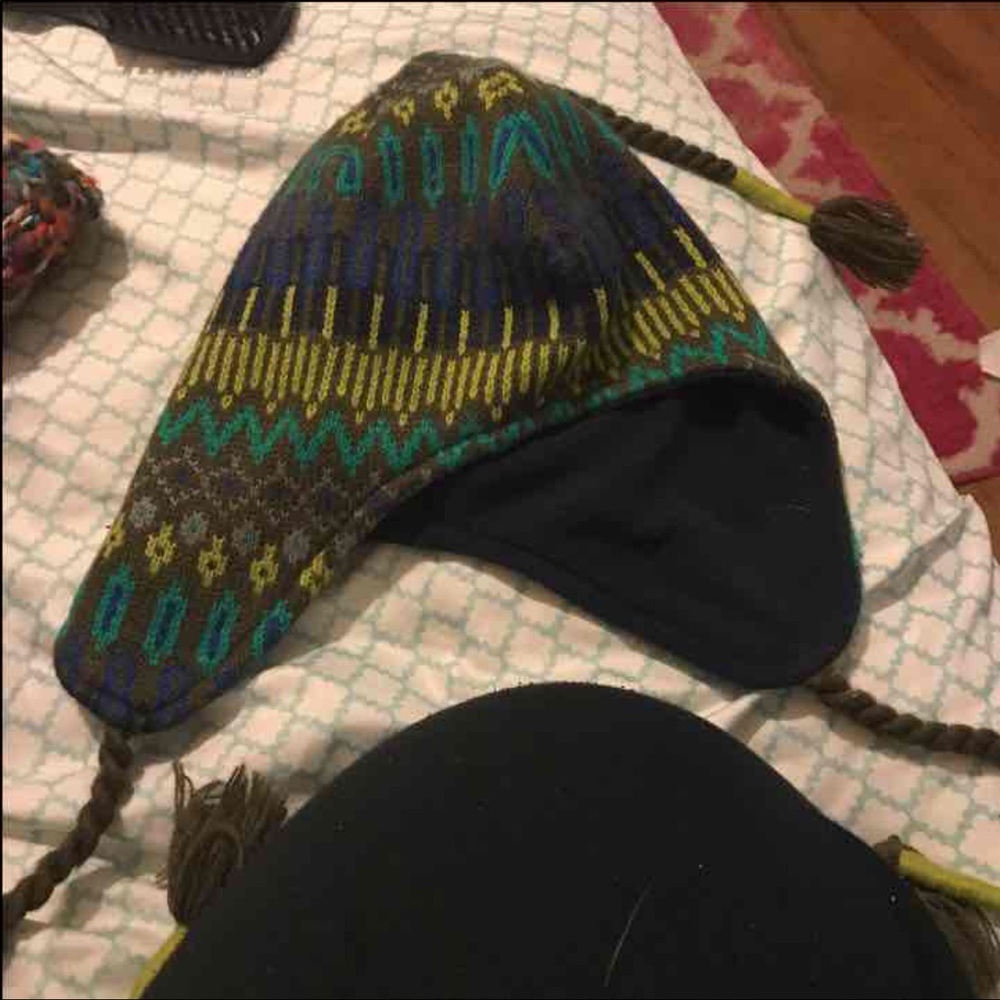 Winter hat only worn once brown and green!