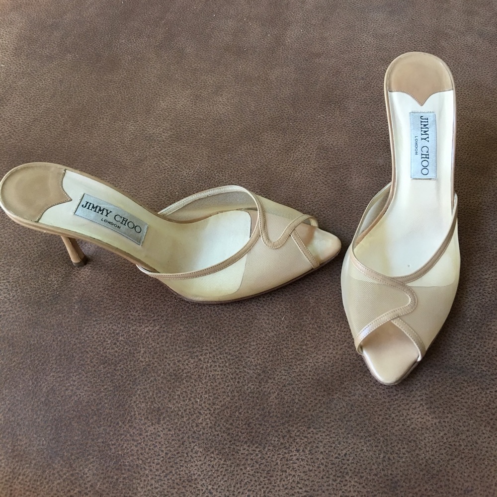 Very dainty, peep toe pumps