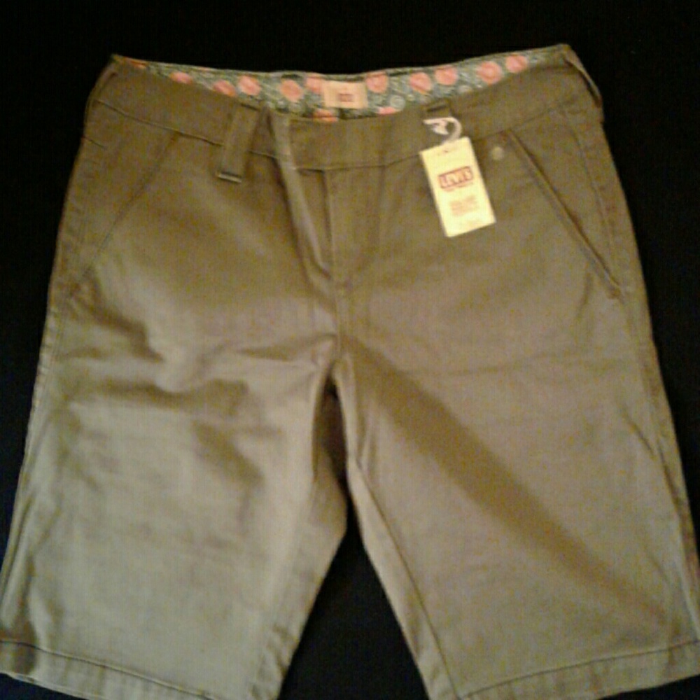 Levis Shorts - Picture 1 of 3