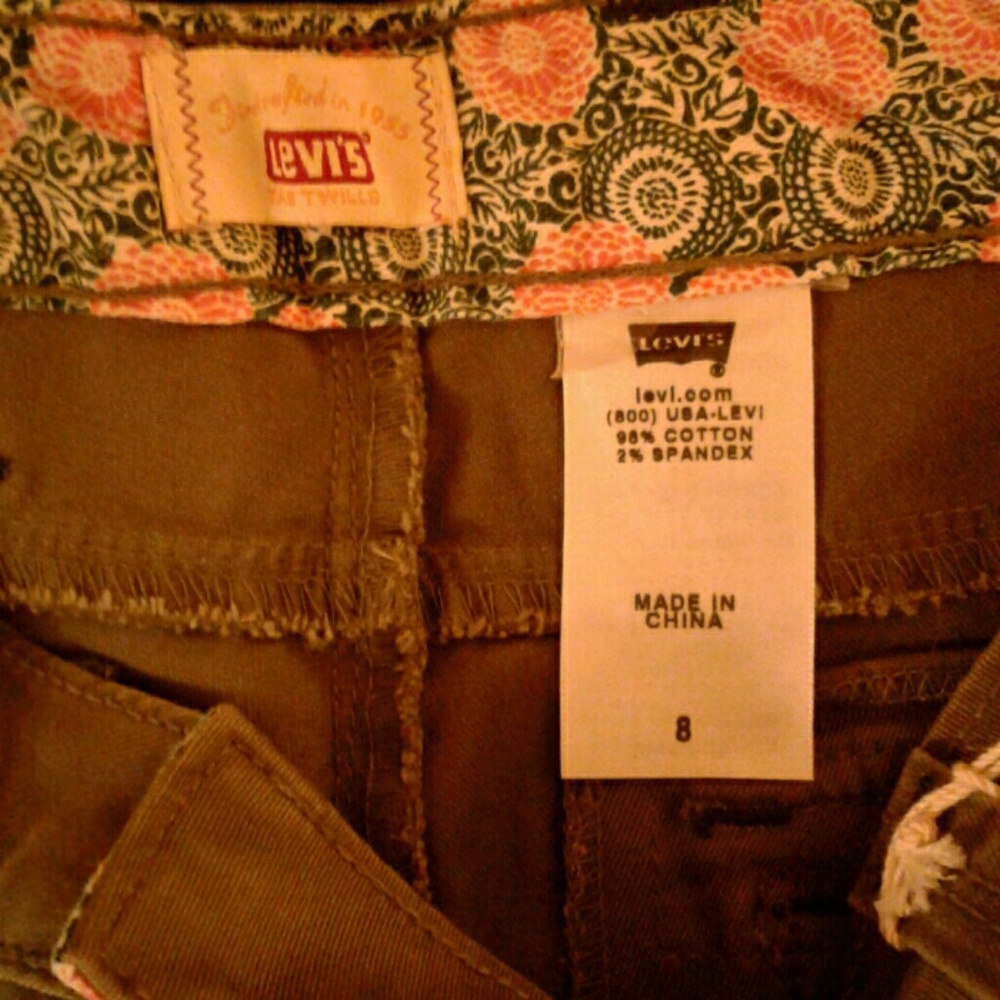 Levis Shorts - Picture 3 of 3