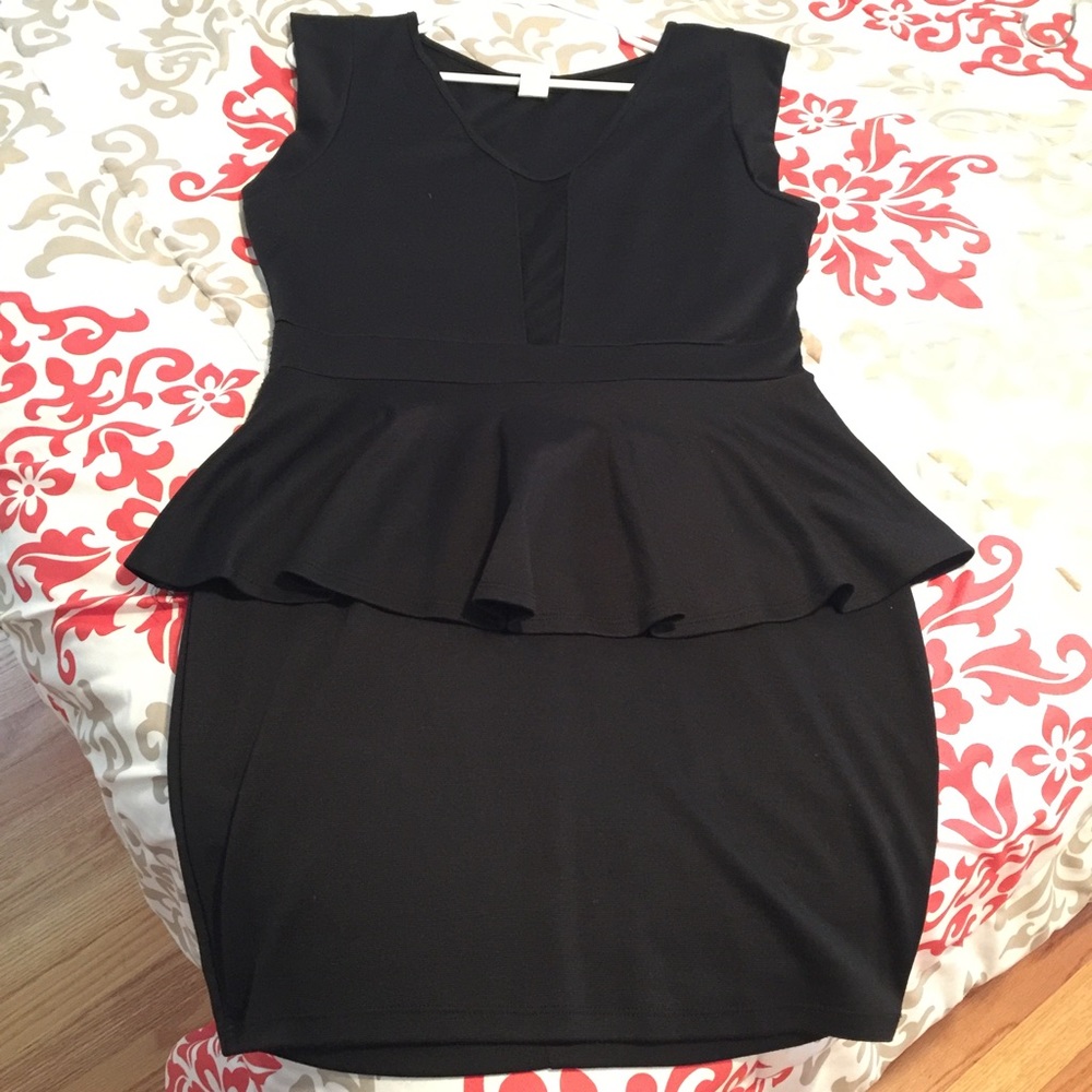 Sexy Blk Dress with Sheer Insert Fashion to figure