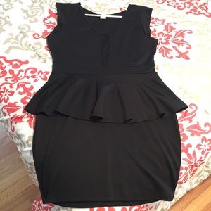 Sexy Blk Dress with Sheer Insert Fashion to figure