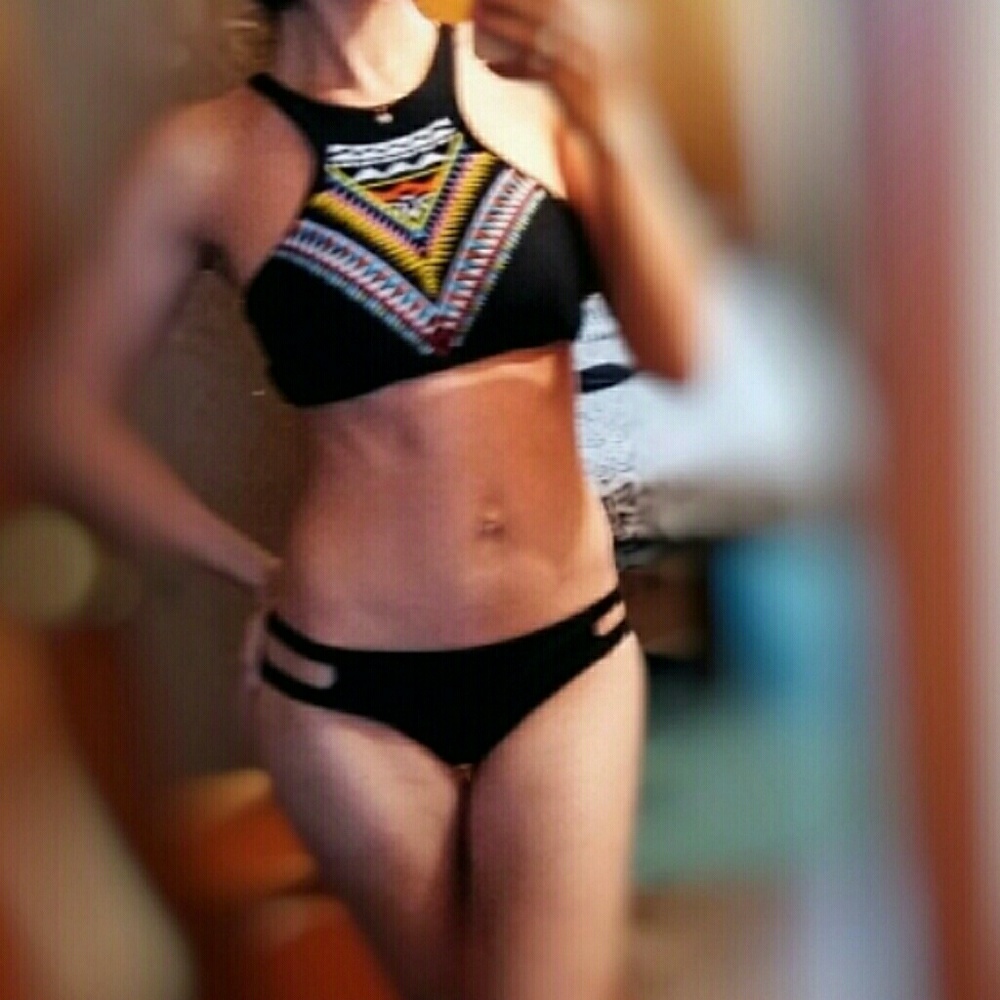 Black geometric swimsuit bikini set