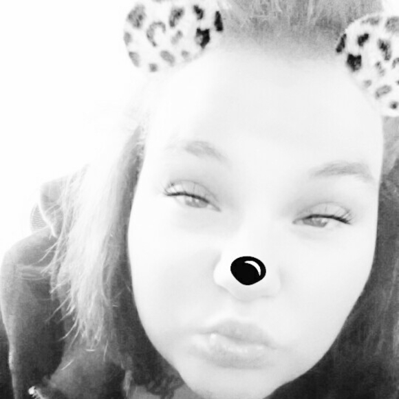 Meet your Posher, Cassandra - Picture 1 of 1