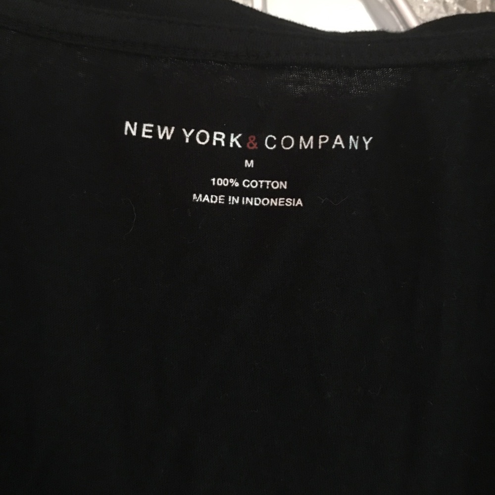 Basic Black V neck - Picture 2 of 3