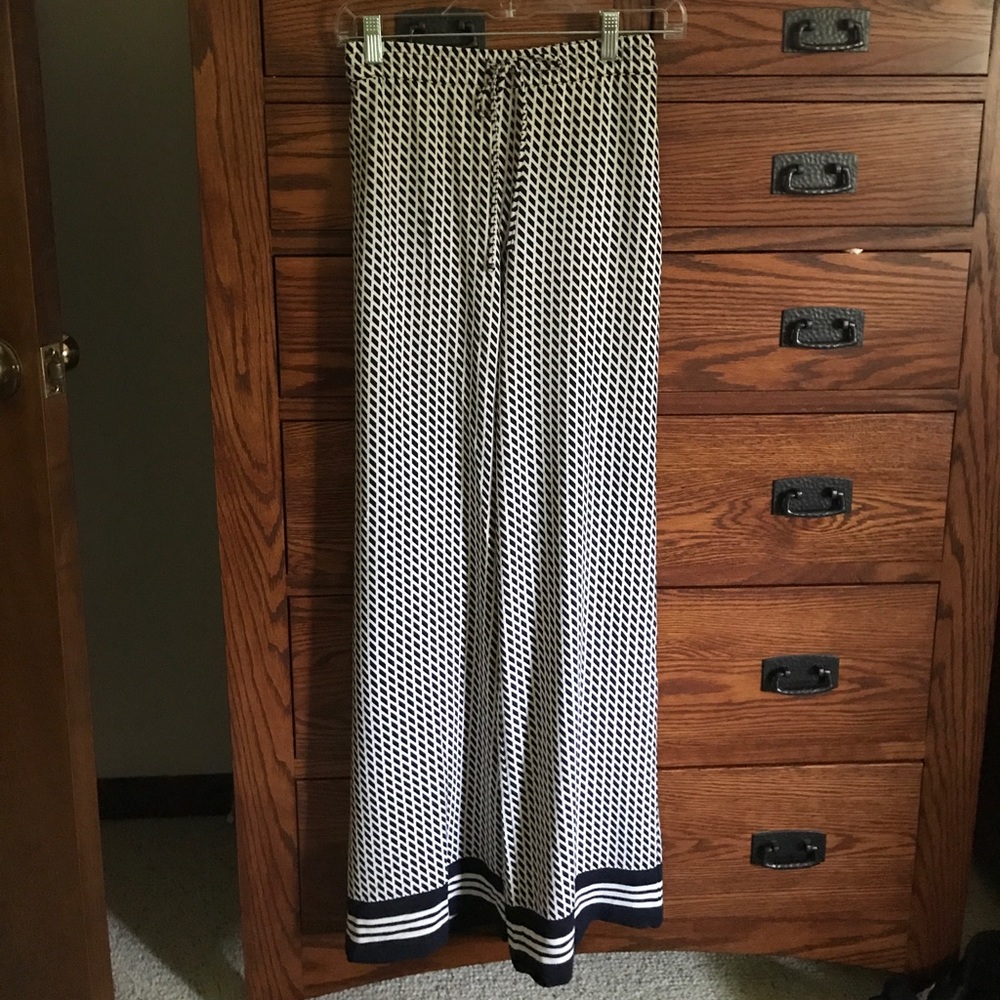 Bolero pants. Navy and white