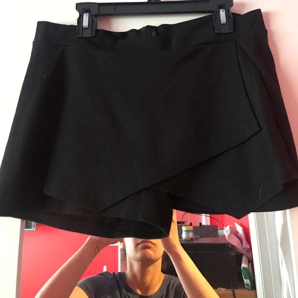 Jessica Simpson black skort S