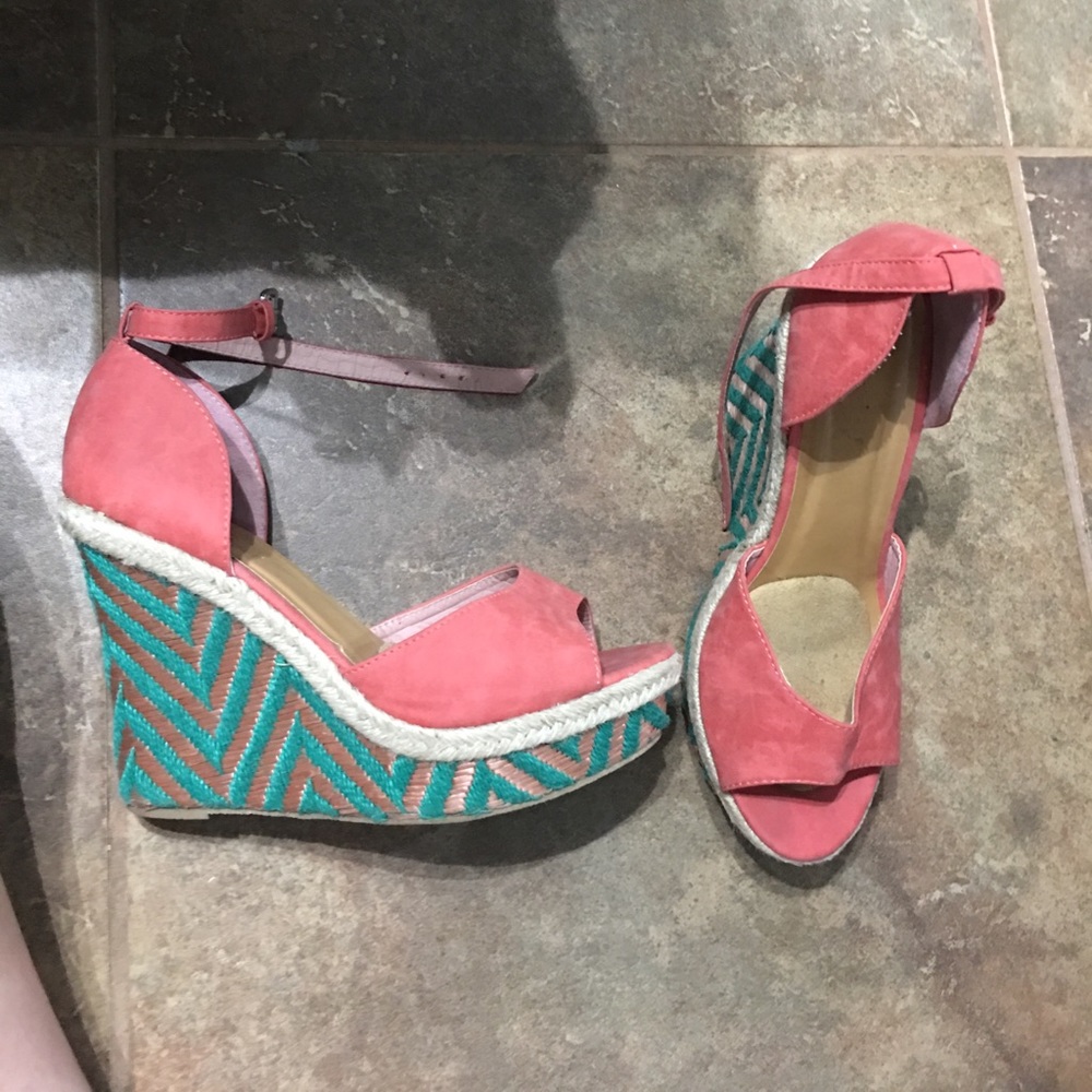 Twisted Coral and Turquoise Wedges