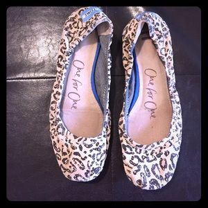 Toms leopard print flats