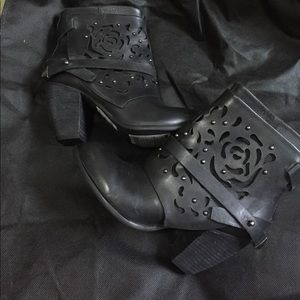 🐒Naughty Monkey  🐒 Boots size 6