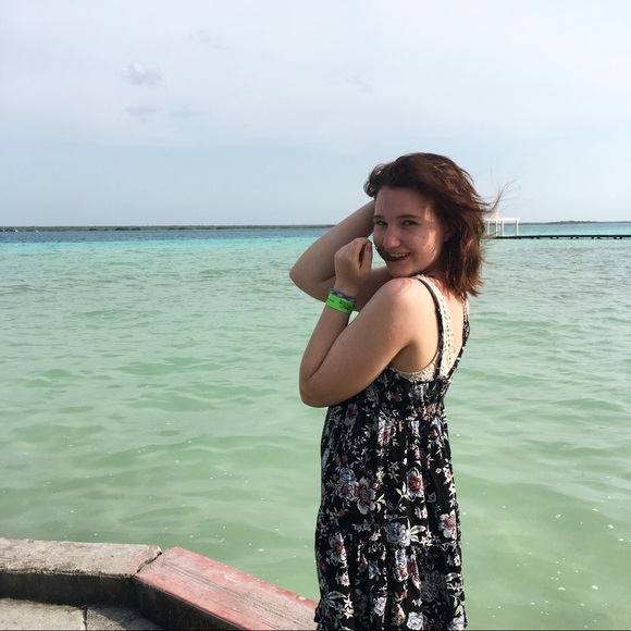 Meet your Posher, Rosa - Picture 3 of 4