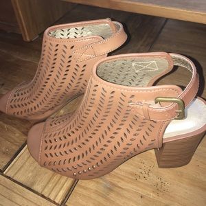 White Mountain Salma Sandal- Open Toed Block Heel