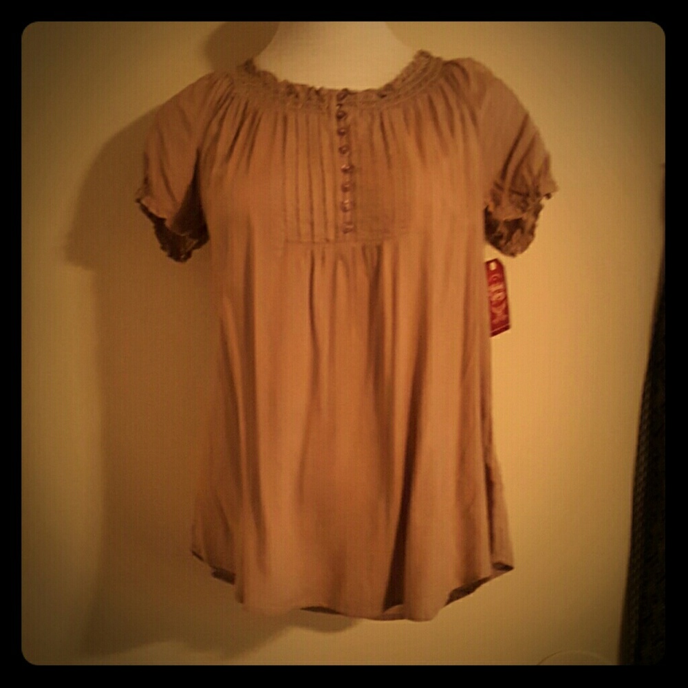 Tan short sleeve shirt