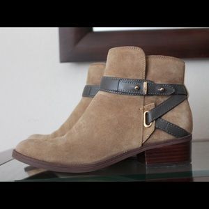 Tommy Hilfiger boots size 8