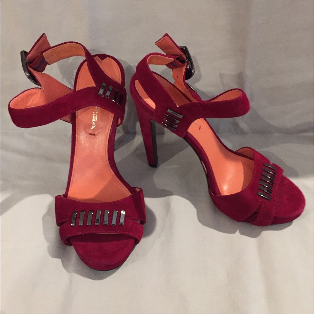 Wine colored Via Spiga heels
