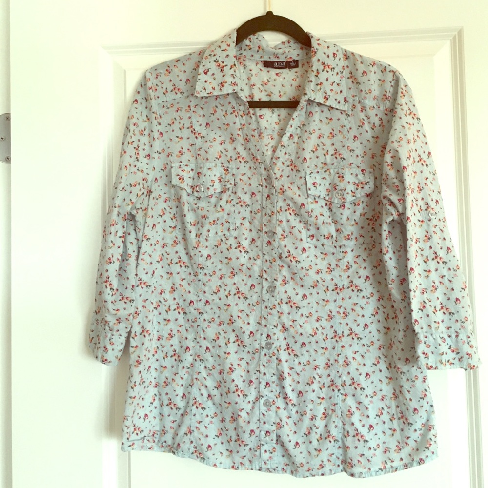 Lovely button down top ❤️