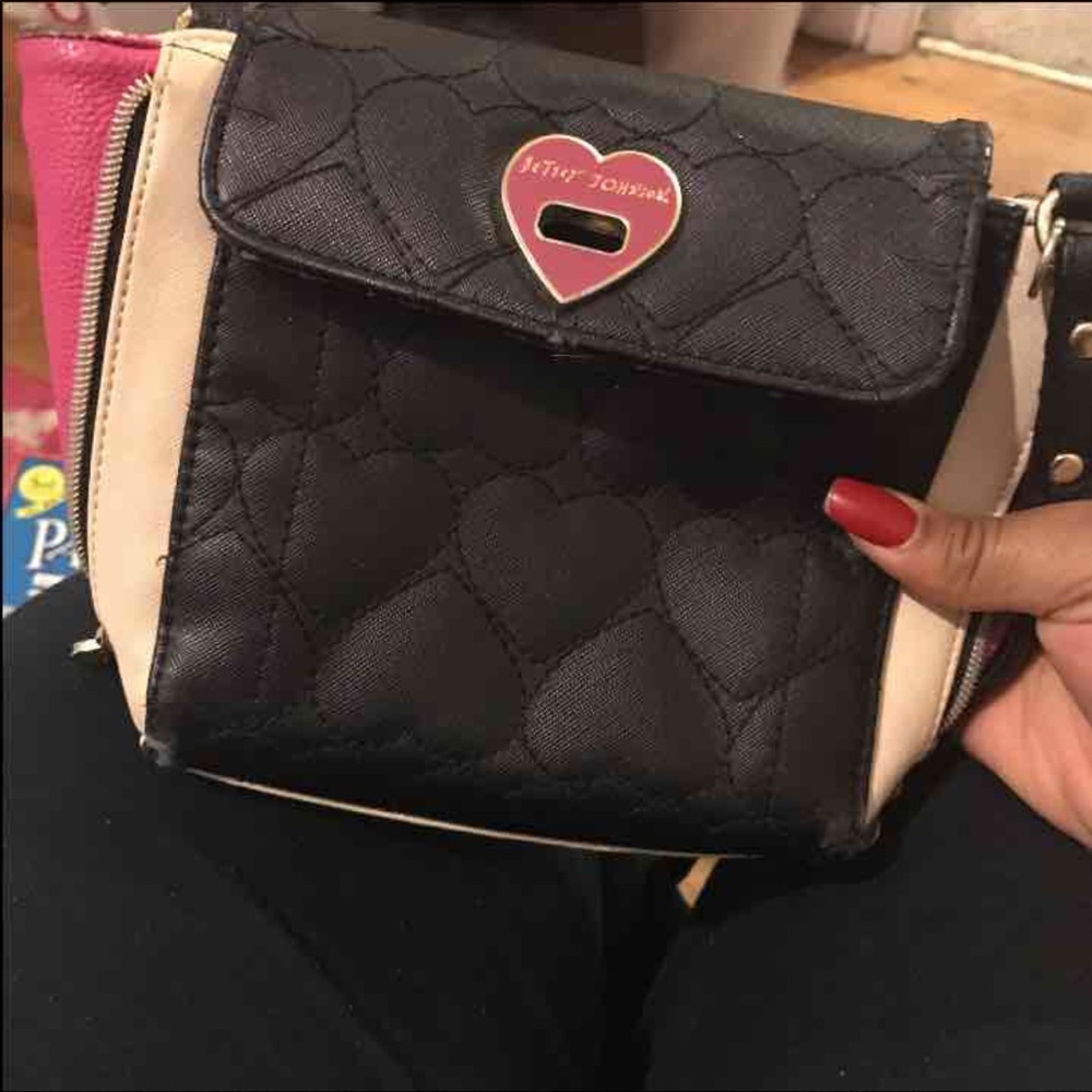 Betsey Johnson purse crossbody!