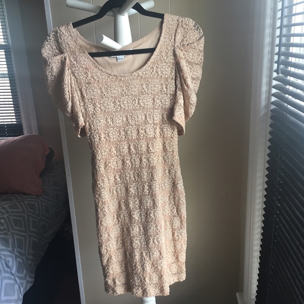 Short laced dress! 🌹