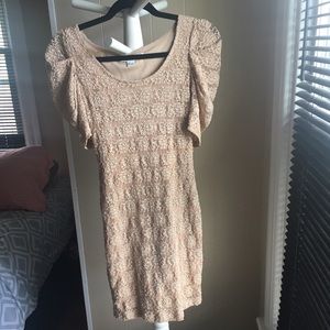 Short laced dress! 🌹