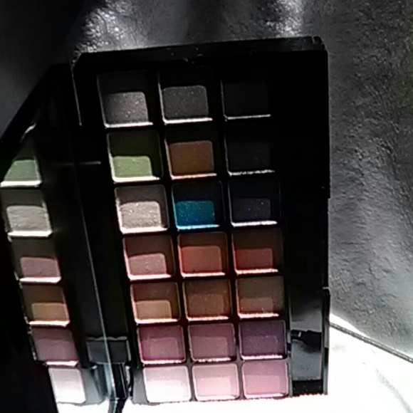 Profusion Celebrity Eyeshadow Kit - Picture 3 of 3