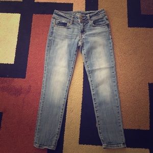 Skinny crop stretch jeans.