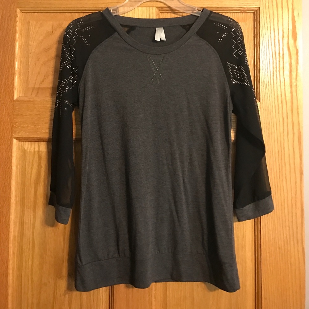 Quarter sleeve shirt