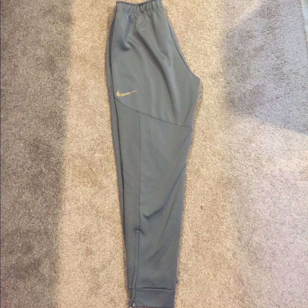 Nike therma-fit joggers