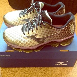 Mizuno Wave Prophecy 4