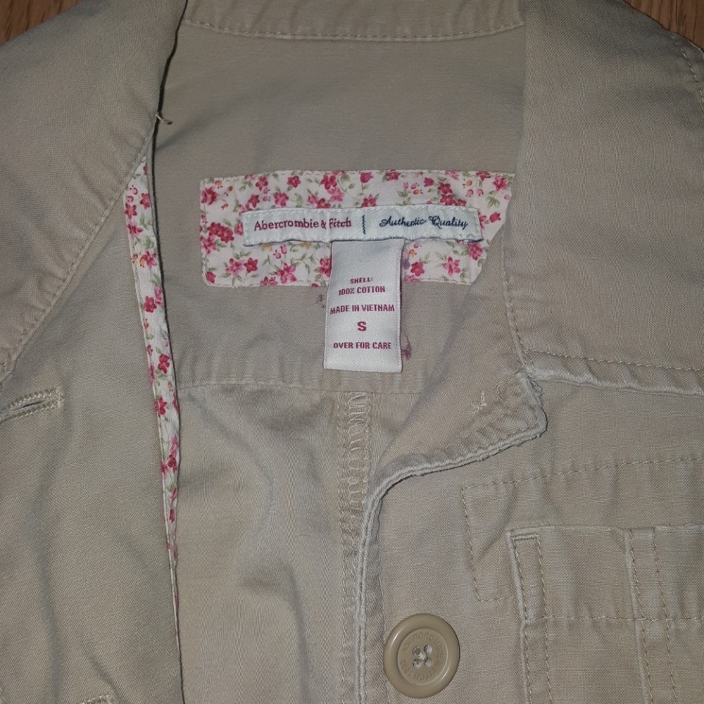 Abercrombie and Fitch khaki button up - Picture 2 of 4