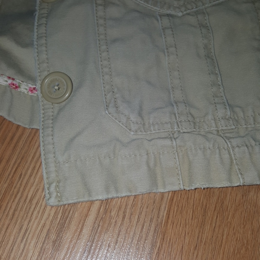 Abercrombie and Fitch khaki button up - Picture 4 of 4
