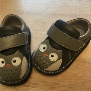 Boys wee squeak shoes!