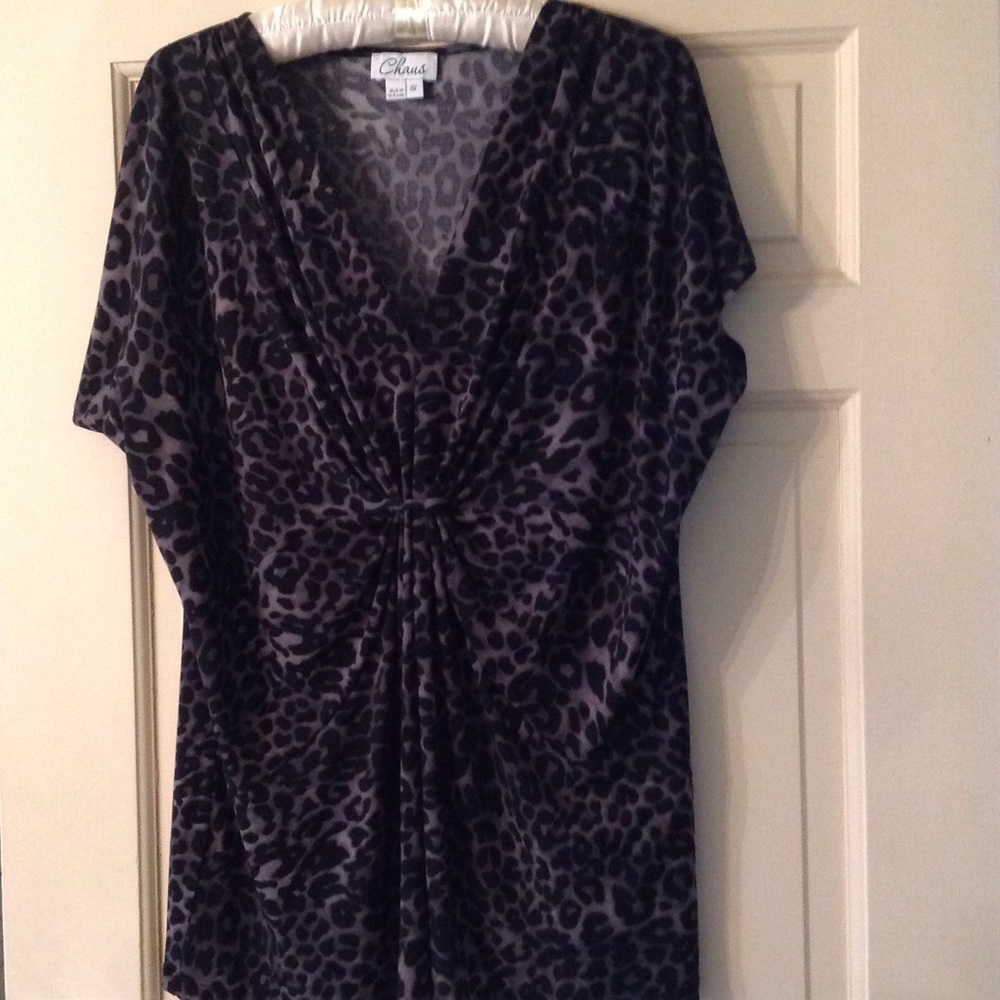 Chaus black and gray animal print 1X top